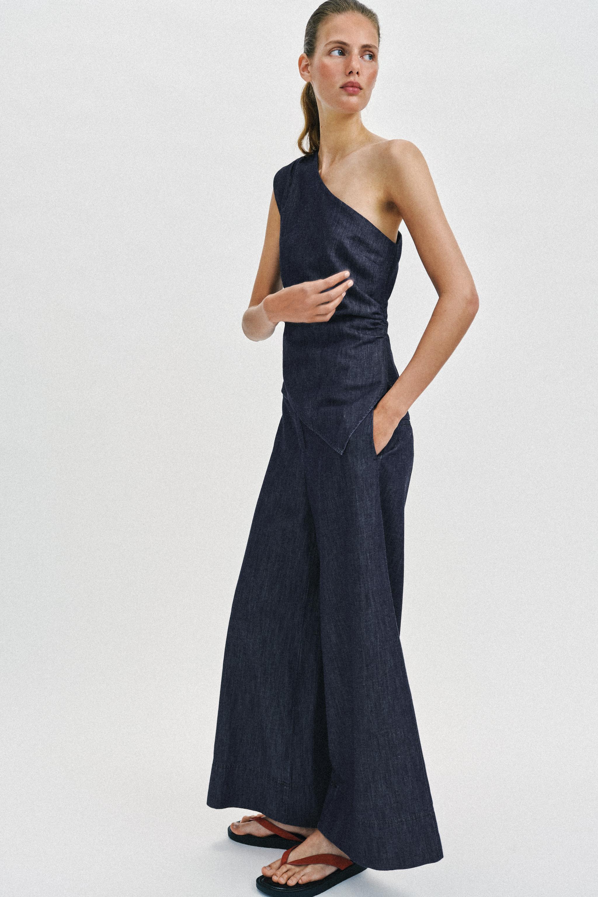 ASYMMETRIC SHOULDER PAD LINEN BLEND TOP